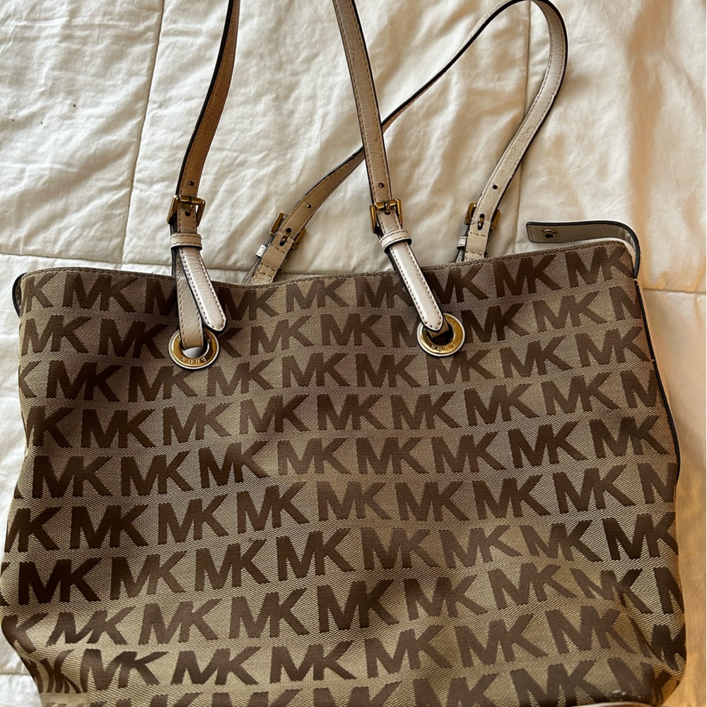 Michael Kors bag. Good condition from a smoke free home